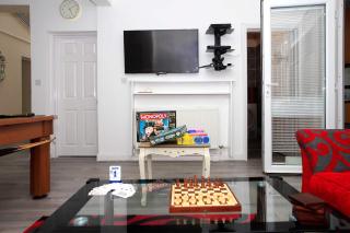 Luxury Hot Tub Entertainment Room Central Park - Peterborough - 9