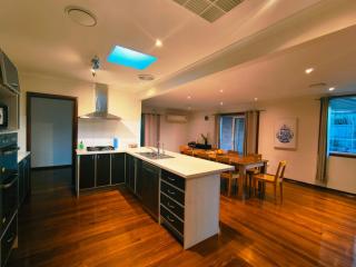 Elegant Relaxing Retreat Awaits - 7