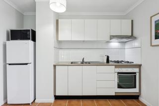 Bright 1-Bed with Great Views & Amenities - 4