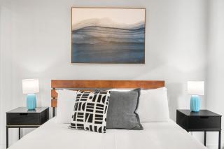 Marvel Stadium Apartment with Rooftop Pool and Free Parking - 3