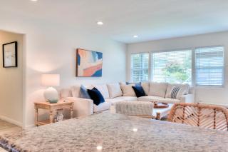 Beachside Bliss Spacious 3BR Retreat, Steps to Ocean - Oceanside - 0