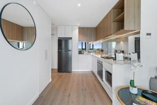 Chic High Rise 2-Bed with Incredible Skyline Views - Melbourne - 2
