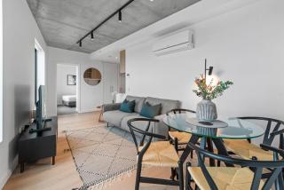 Chic High Rise 2-Bed with Incredible Skyline Views - Melbourne - 8