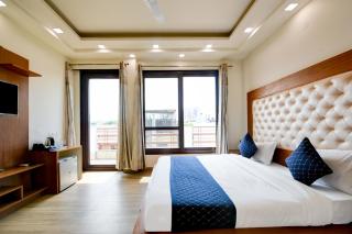 Hotel Leaf 9 Boutique, Near Golf Course Road and Galleria Market - Gurgaon - 3