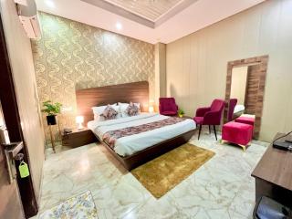 Hotel Pearl Grand-Family Hotel-Feel Like home - Zirakpur - 8