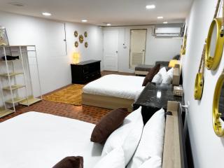 758 Ratchada MengJai 4BR 12PAX - 2