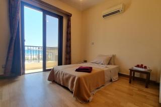 Seaview 2BR Retreat by the Ocean - Larnaca - 5
