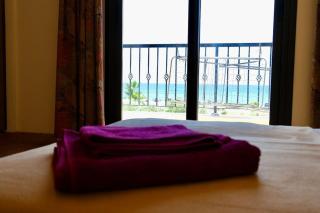 Seaview 2BR Retreat by the Ocean - Larnaca - 4