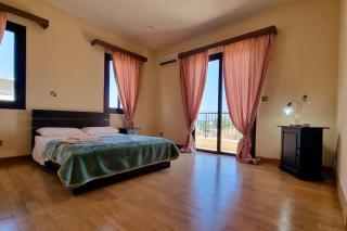 Seaview 2BR Retreat by the Ocean - Larnaca - 8
