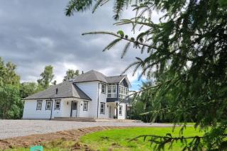 Heath House Loch Ness - 8