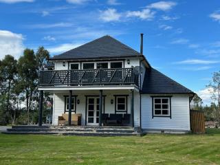 Spacious colonial style Villa - 6