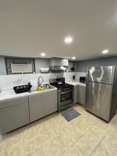 2 Bedroom Apartment By AirportS - Hillside - 9