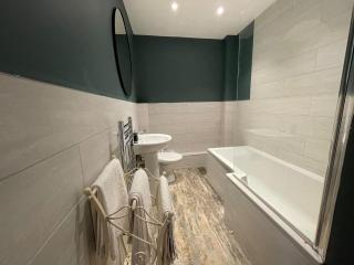 Spacious Farm House in Idyllic location - Cowbridge - 2