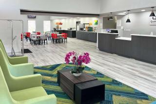 Quality Inn & Suites at Airport Blvd I-65 - 2