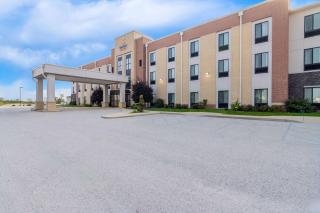 Comfort Suites Rensselaer near Fair Oaks - 9