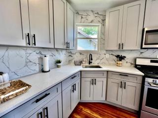 Modern Apartment - 3 Bedrooms, 2 Bathrooms - Port Richmond - 6