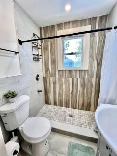 Modern Apartment - 3 Bedrooms, 2 Bathrooms - 2