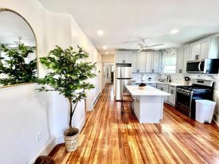 Modern Apartment - 3 Bedrooms, 2 Bathrooms - 7