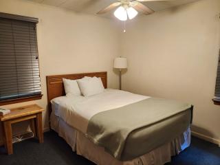 Montauk Lodge - 9