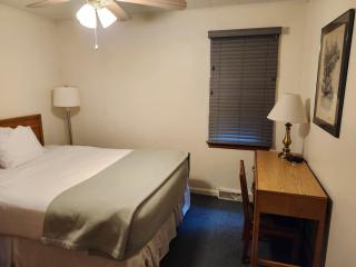 Montauk Lodge - 3