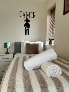 Near City - 3BR - 2 Bath - Sleeps 9 - Parking - Birmingham - 3