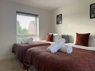 Near City - 3BR - 2 Bath - Sleeps 9 - Parking - Birmingham - 1