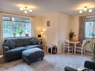 Stratford-upon-Avon - sleeps 4 - Pets Allowed - Stratford-upon-Avon - 4
