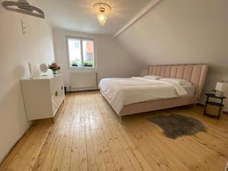 3 Bed Cottage - Sleeps 6 - Parking - Wifi - 4