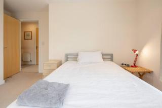 2 BR flat next to Train Station & Gated Parking - Cambridge - 3