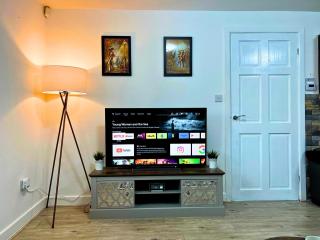 City Nearby - Parking - WiFi - Garden - Sleeps 4 - Birmingham - 7