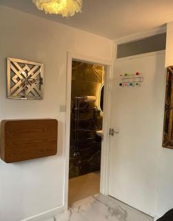 Studio4 Stylish Modern Studio with Luxe Amenities Near Olympia - Londra - 5