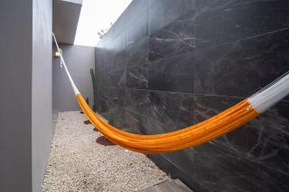PENINSULA STAYS 2 BR Designer Apartment & 200 MB FAST WIFI New Listing! - 1