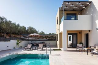 Garde Villa, with Private Pool, BBQ & Playground, By ThinkVilla - Roumelí - 9