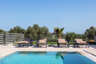 Garde Villa, with Private Pool, BBQ & Playground, By ThinkVilla - Roumelí - 6