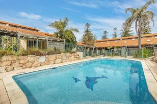 21 Cottesloe Steps To Beach - Sleeps 3 - Perth - 9