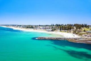 8 Cottesloe Steps To Beach - Sleeps 3 - 5