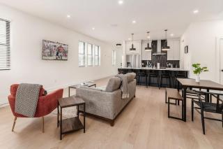 Luxury Escape 4BR 3 bath Oasis in Historic Old Town - 6