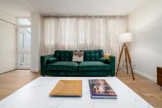 GuestReady - Spacious retreat at Grange Park - London - 9