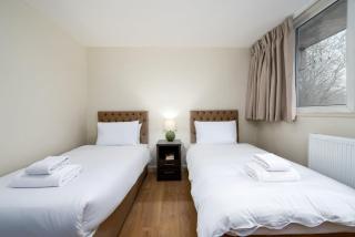 GuestReady - Spacious retreat at Grange Park - 9