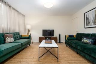 GuestReady - Spacious retreat at Grange Park - London - 2