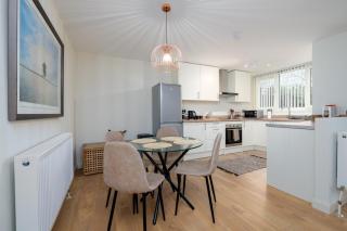 GuestReady - Spacious retreat at Grange Park - London - 5