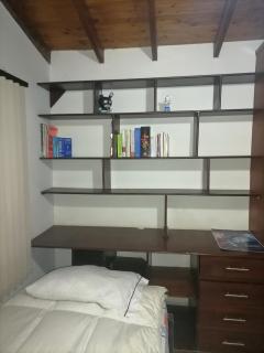 Cuarto con cuarto de baño y terraza - 0