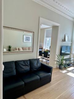 Classical 3 bedroom, 2 bath, minutes from Royal Palace, Main Shopping Street, Restaurants & Downtown - Oslo - 4