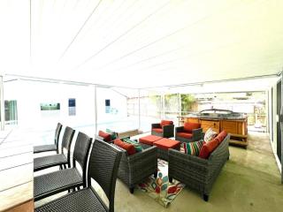 Private Oasis Retreat Heated Pool Hot Tub Beaches - 5