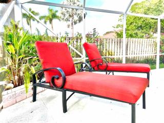 Wellington Pool House With Spa and Putting Green - 7