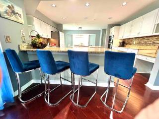 Wellington Pool House With Spa and Putting Green - 2