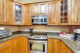 Spacious Lake Keowee Home Boat Slip and Pool Access - 2