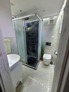 Atypicky podkrovní byt schody do nebe - 4