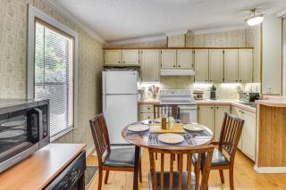 Crescent City Home with Charcoal Grill Near 3 Lakes - 9