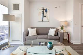 Private Apt with Gym & Pool - 8